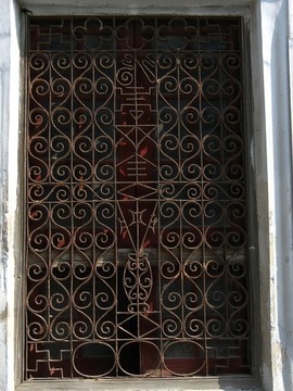 老虎窗的窗饰艺术 实用与美学的完美融合